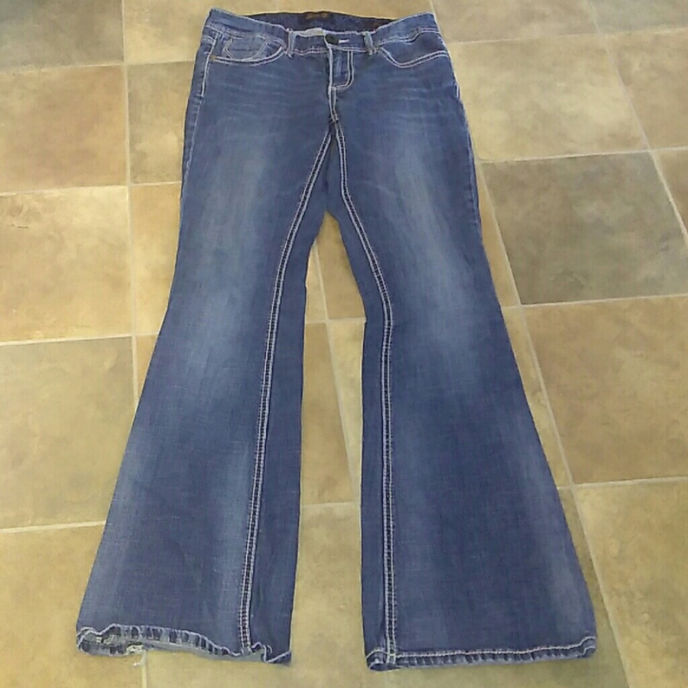 🎯 Seven7 Flare Leg Jeans - Size 4